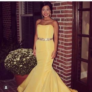 Show stopping yellow dress🤩